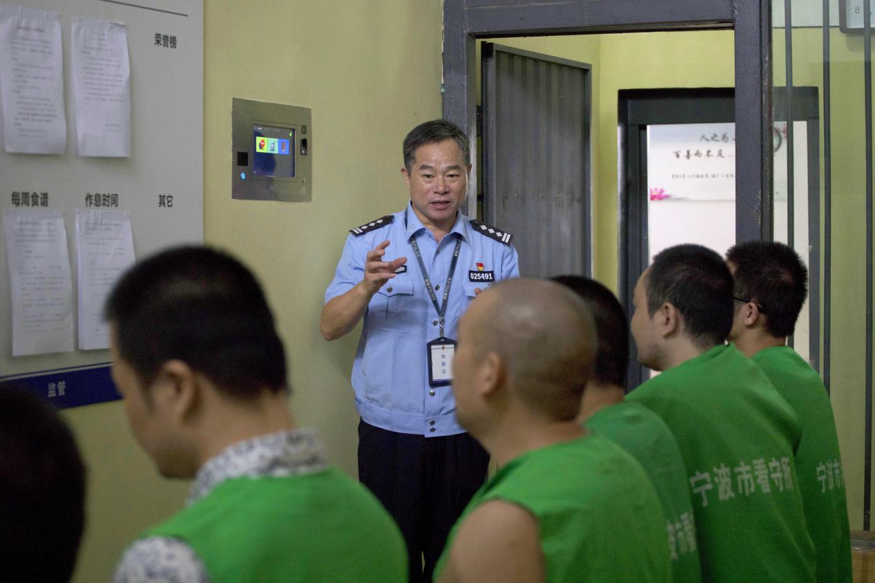 在浙江省宁波市看守所里,有一个特殊的监区,毛卓云在这里坚守了12年