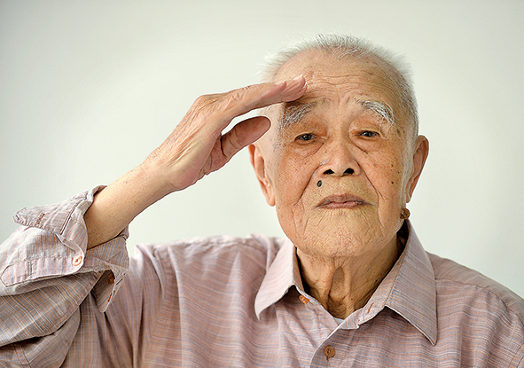 " 百岁老红军吴清昌生前的回答,让在赣南日报社当记者的孙女吴悦大感