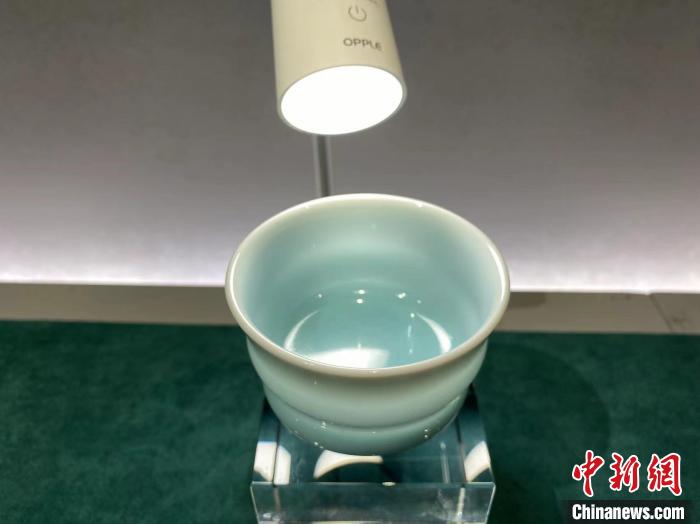 当日展出的青瓷作品。 钱晨菲 摄 当日展出的青瓷作品。 钱晨菲 摄