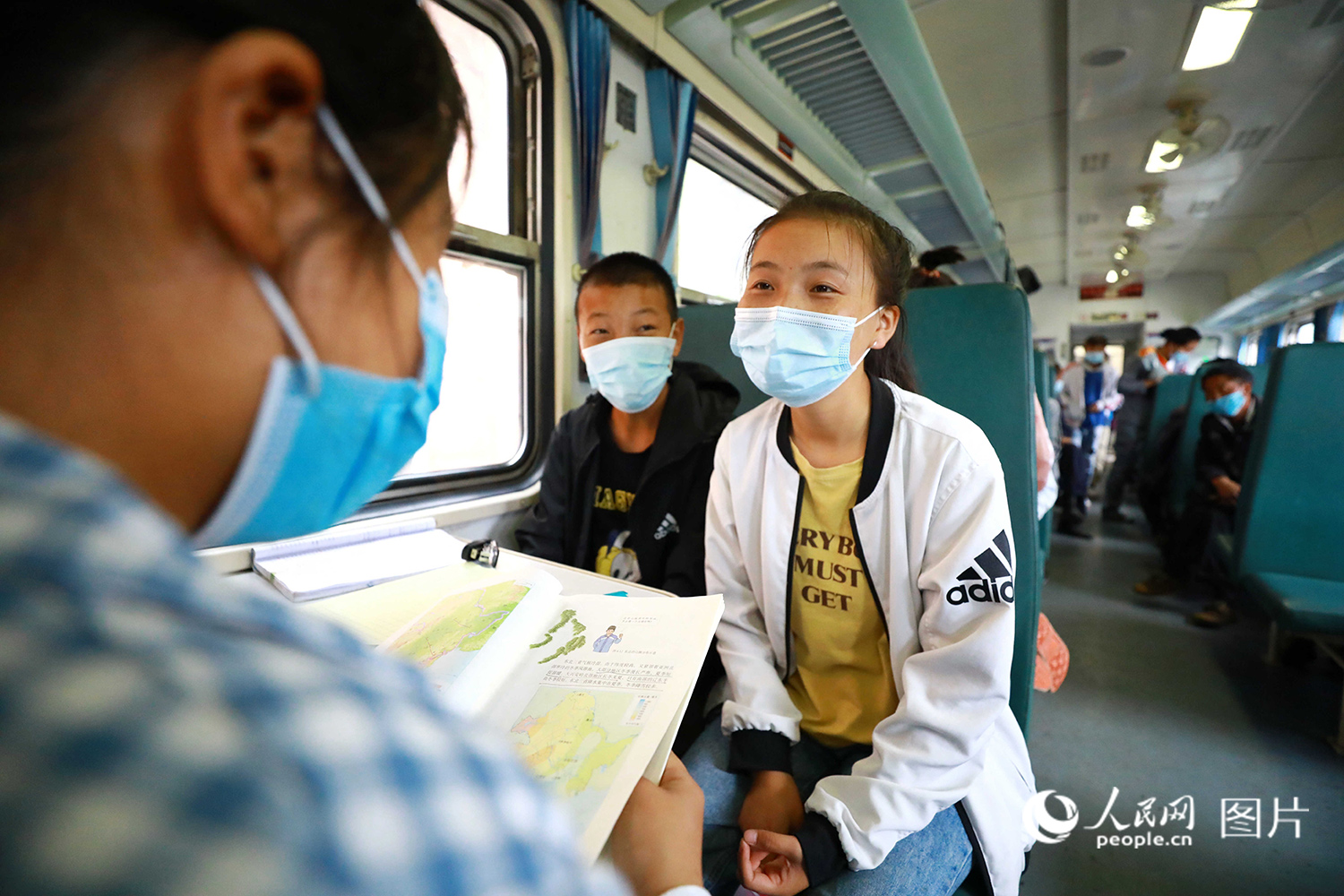 ‘Little slow trains’ in SW China’s Sichuan turned into school buses for Yi children