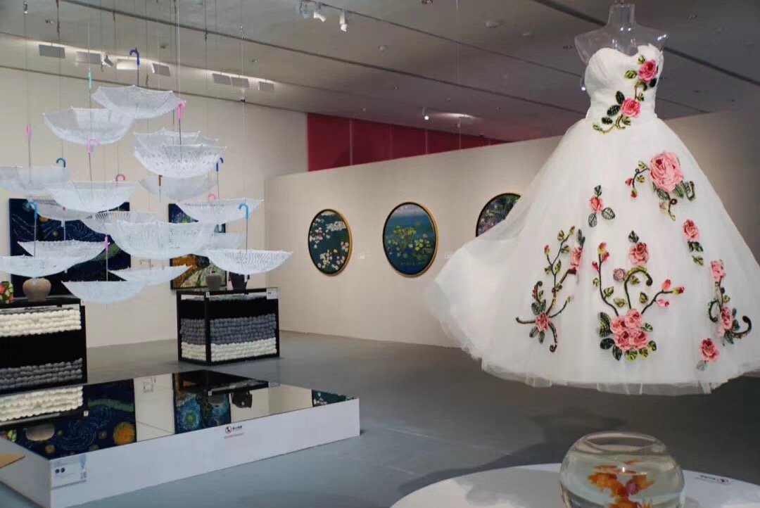 Shanghai Museum Displays Modern Images through Traditional Knitting Craft