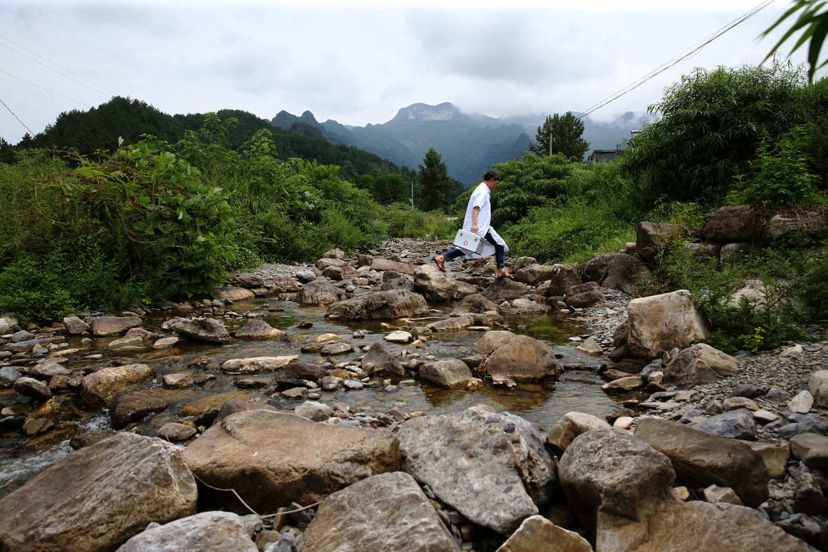 barefoot-doctors-safeguard-health-of-villagers-china-story