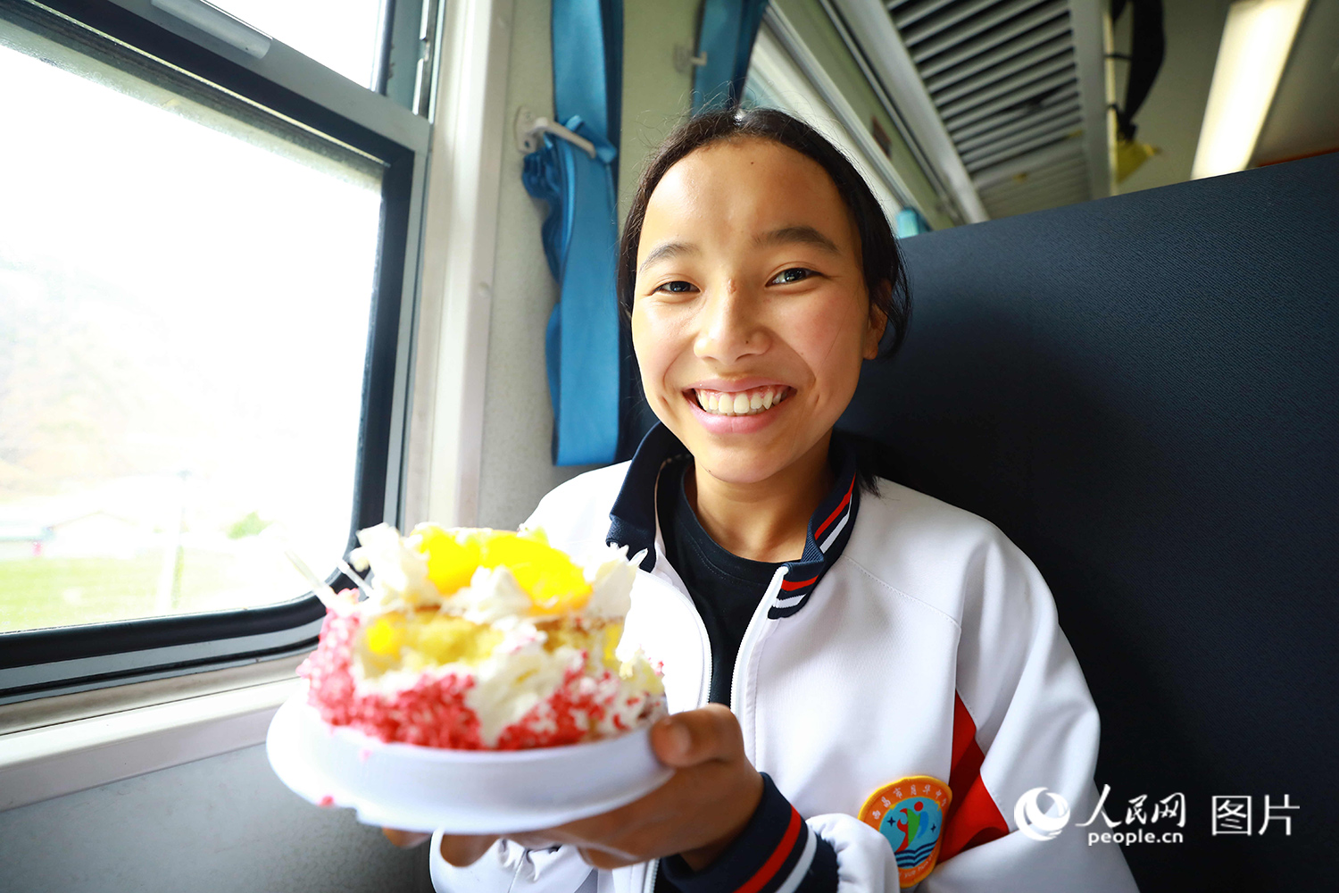 ‘Little slow trains’ in SW China’s Sichuan turned into school buses for Yi children